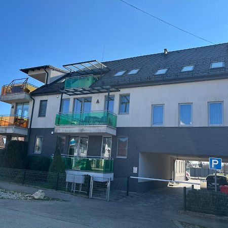 Azur Haz Gyoengyvirag Apartman Sarvar Exterior photo