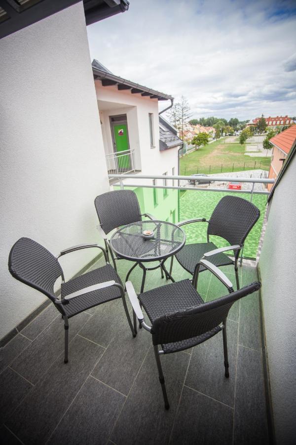 Azur Haz Gyoengyvirag Apartman Sarvar Exterior photo