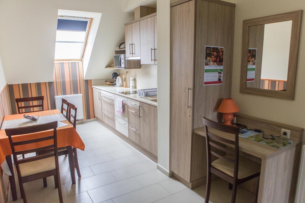 Azur Haz Gyoengyvirag Apartman Sarvar Exterior photo