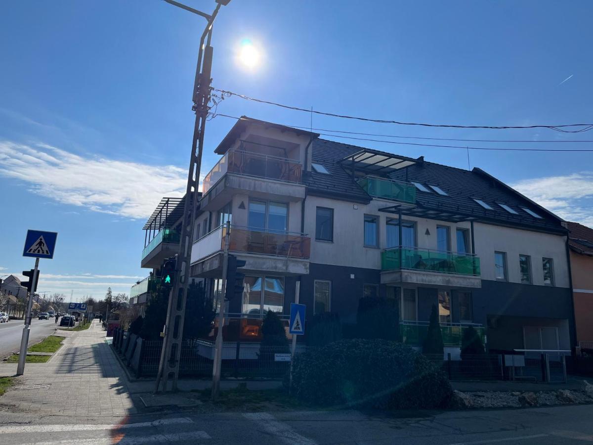 Azur Haz Gyoengyvirag Apartman Sarvar Exterior photo