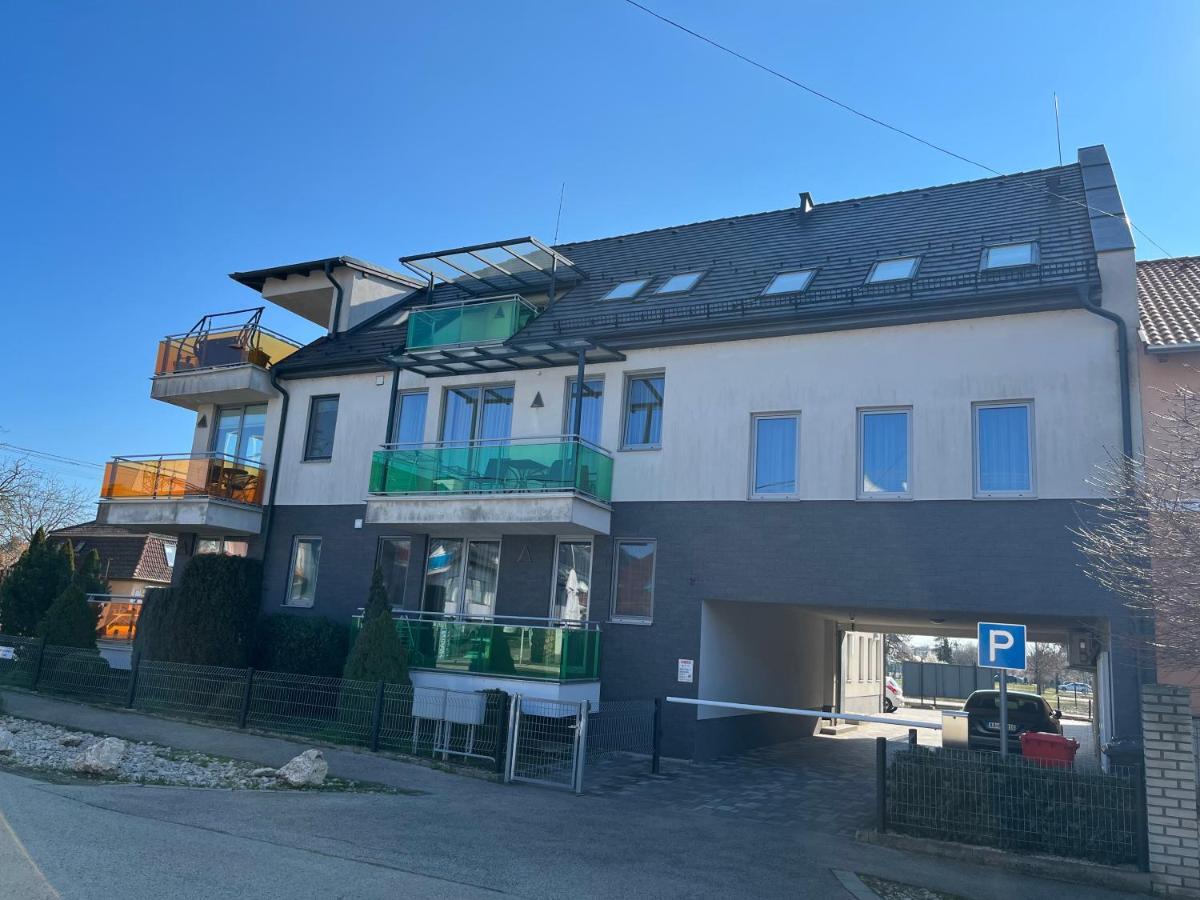 Azur Haz Gyoengyvirag Apartman Sarvar Exterior photo